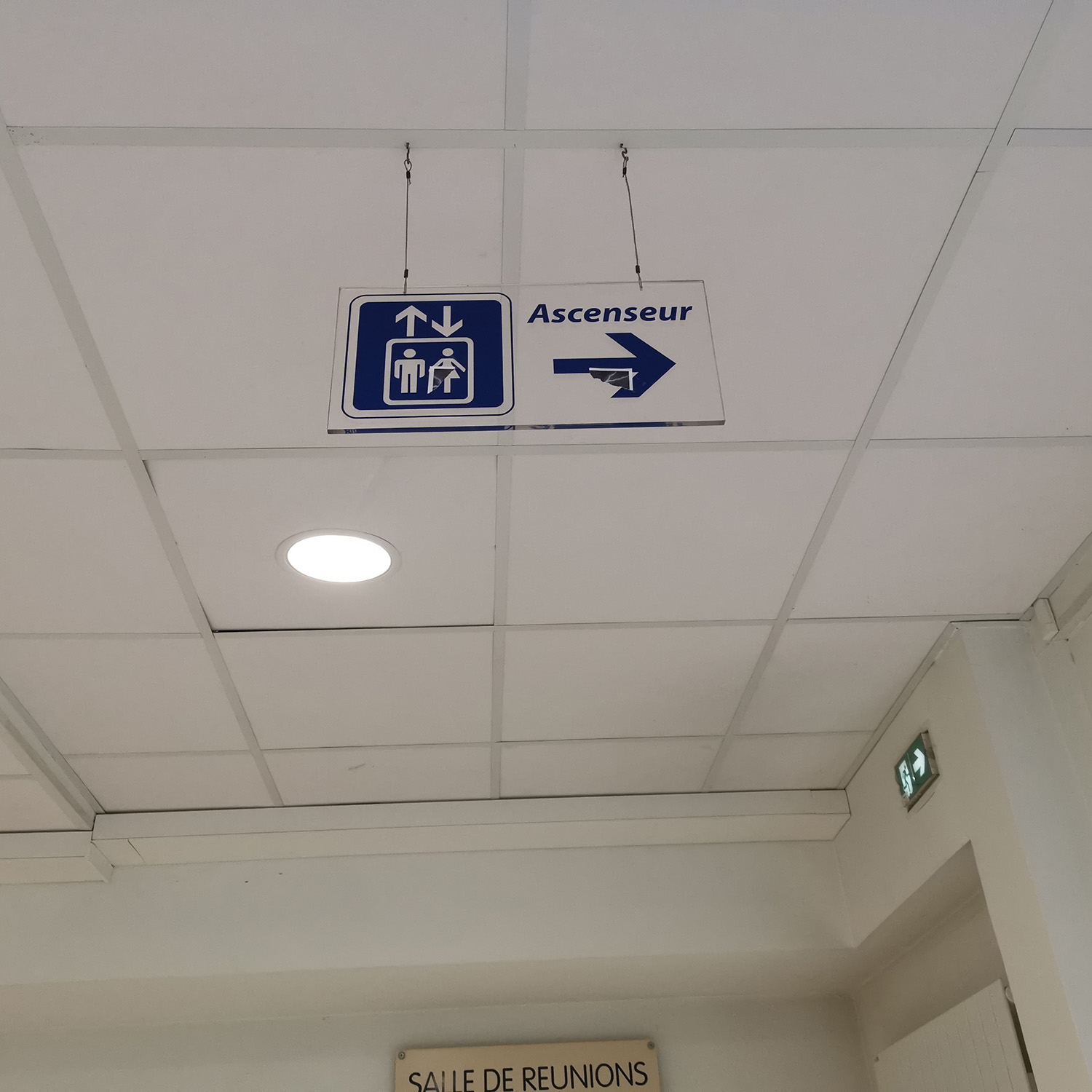 wayfinding-signaletique-directionelle-ascenceur