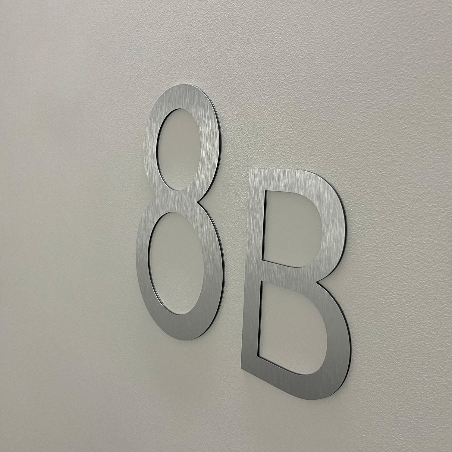 wayfinding-signaletique-directionelle-escalier-chiffre