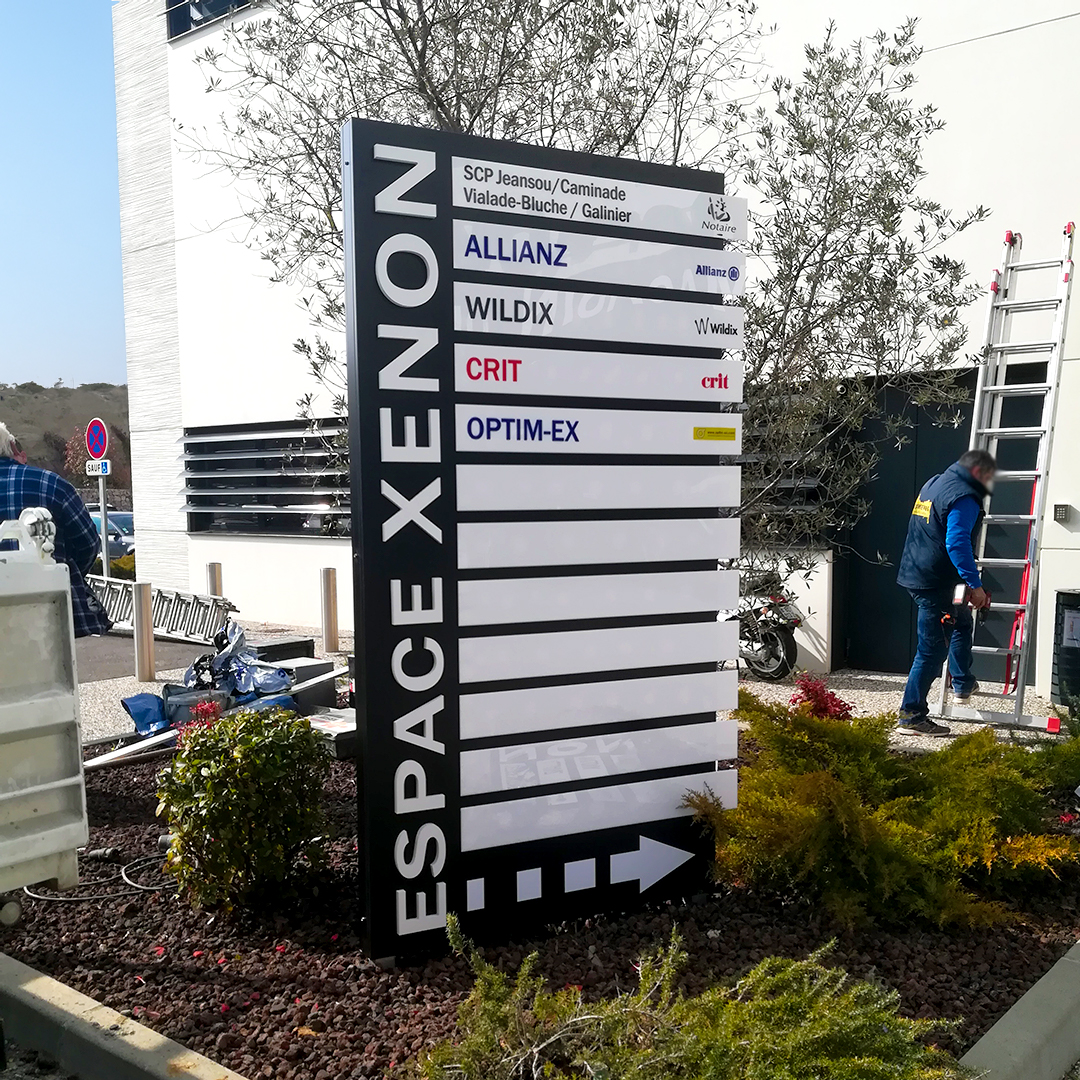 caisson-signaletique-exterieure-bi-mat