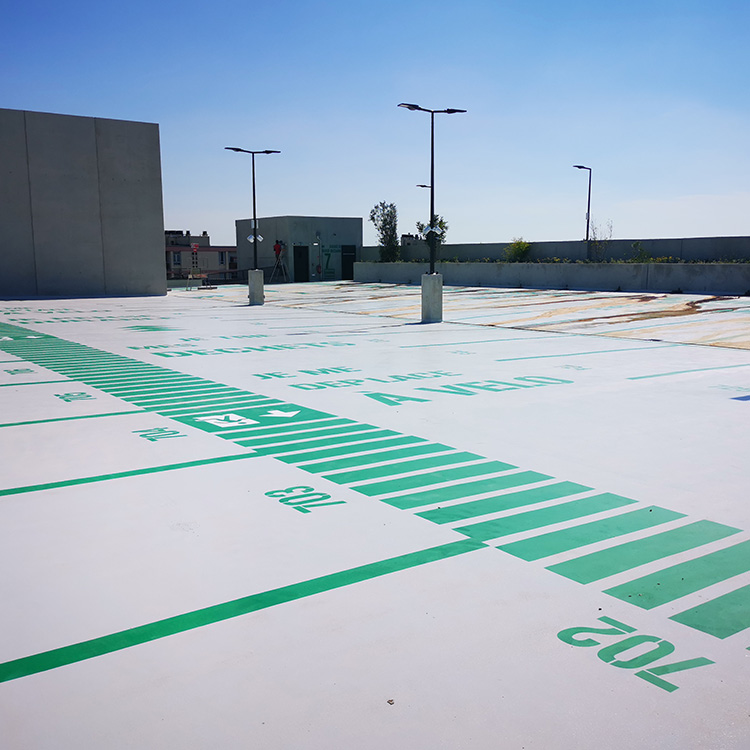 marquage-adhesif-signaletique-sol-parking-cartoucherie