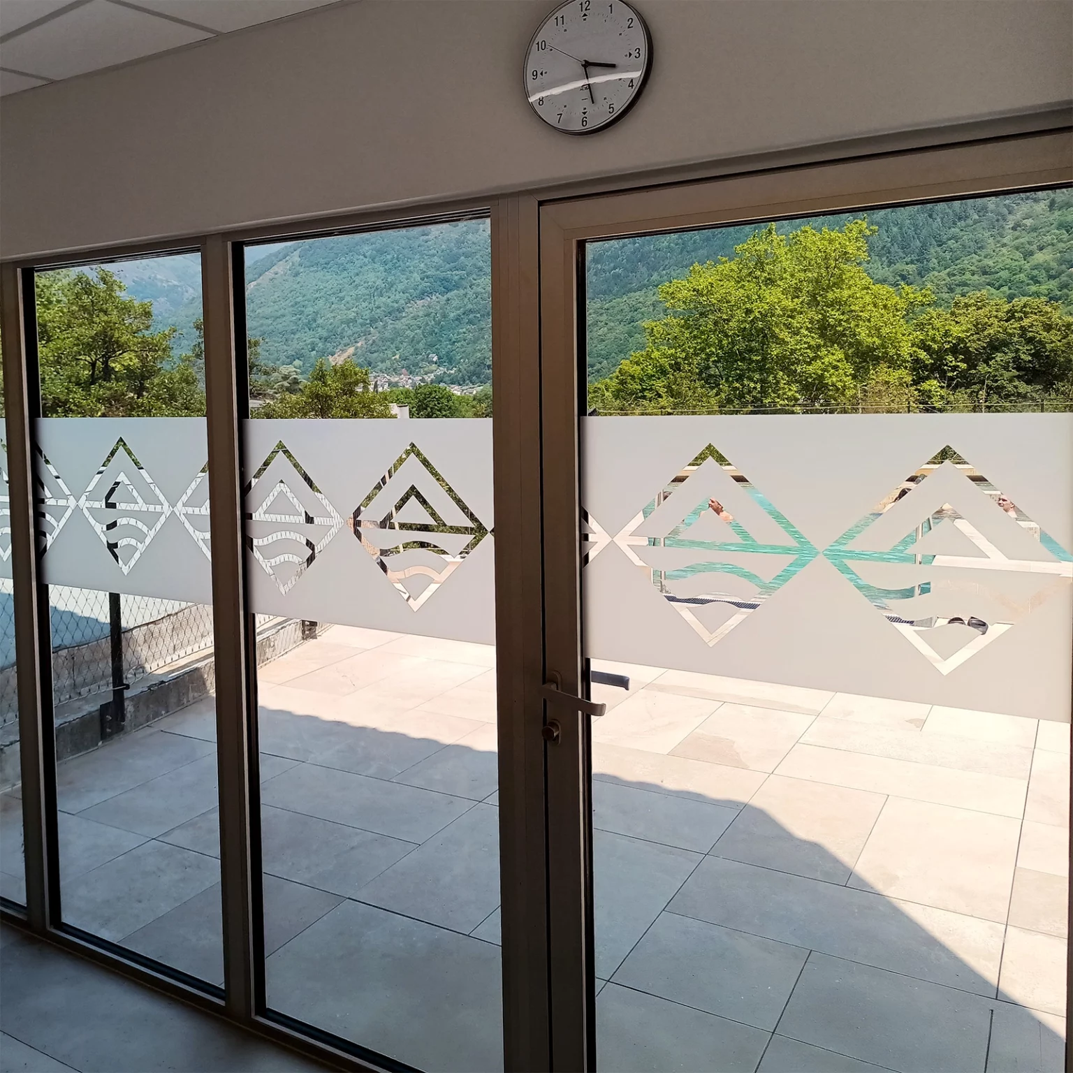 HLVELE-thermes-luchon-vitrophanie-discretion